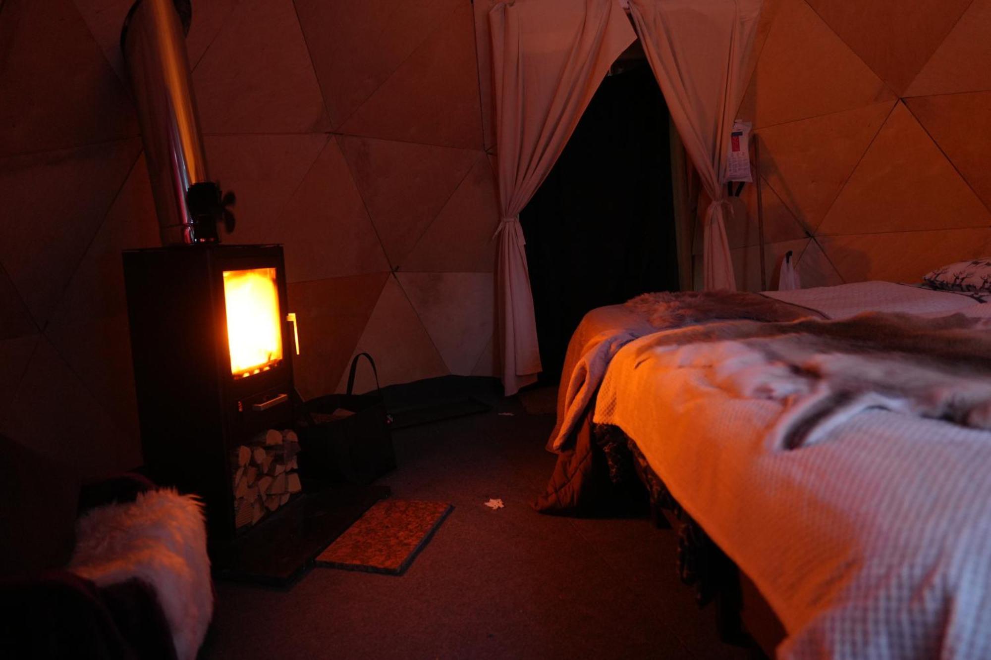 Aurora Igloo Fireplace-heated Tents In A Secret Forest With Private Jacuzzi And Shared Sauna Bathroom And Dog Friendly *
