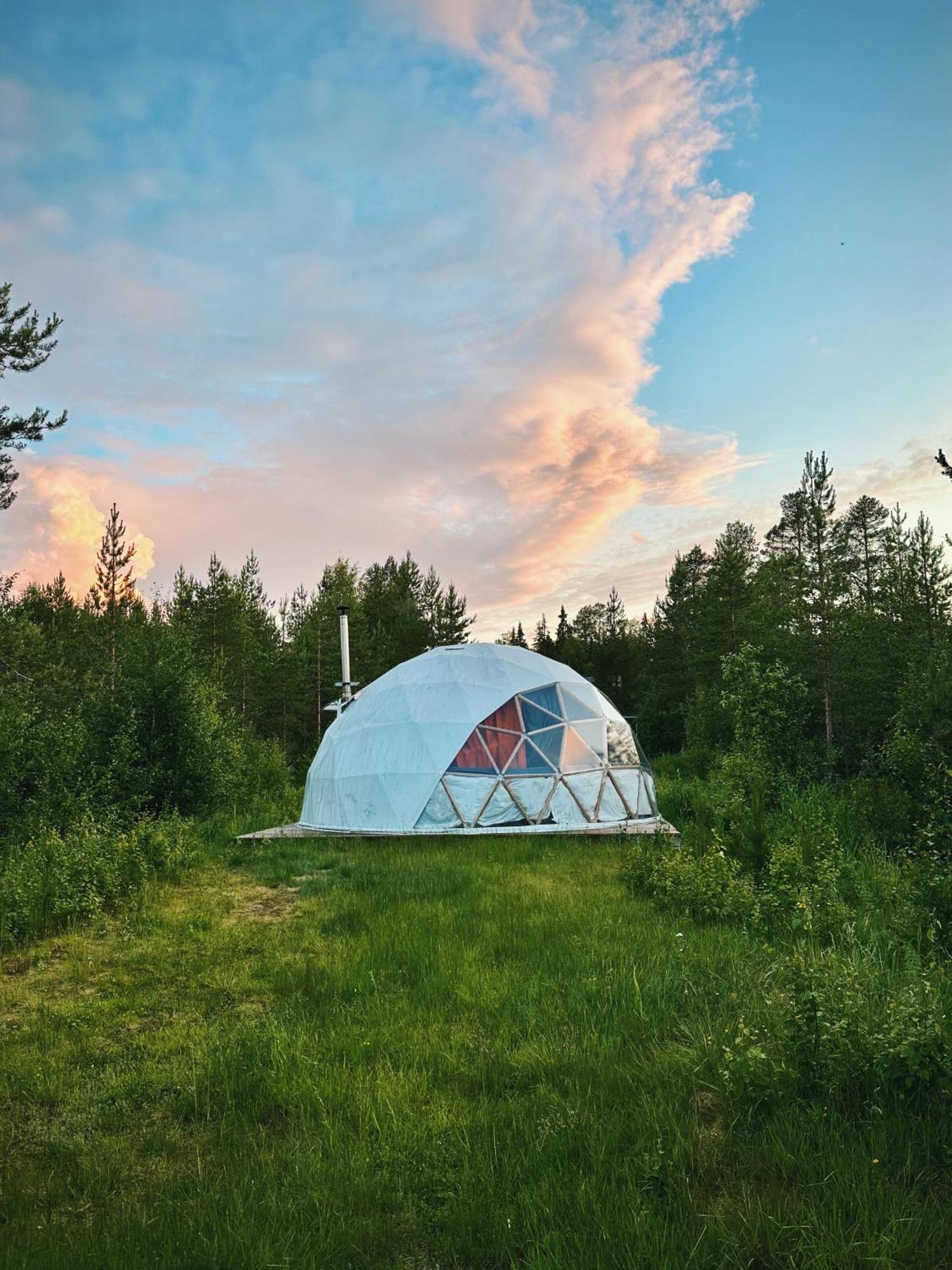 Aurora Igloo Fireplace-heated Tents In A Secret Forest With Private Jacuzzi And Shared Sauna Bathroom And Dog Friendly