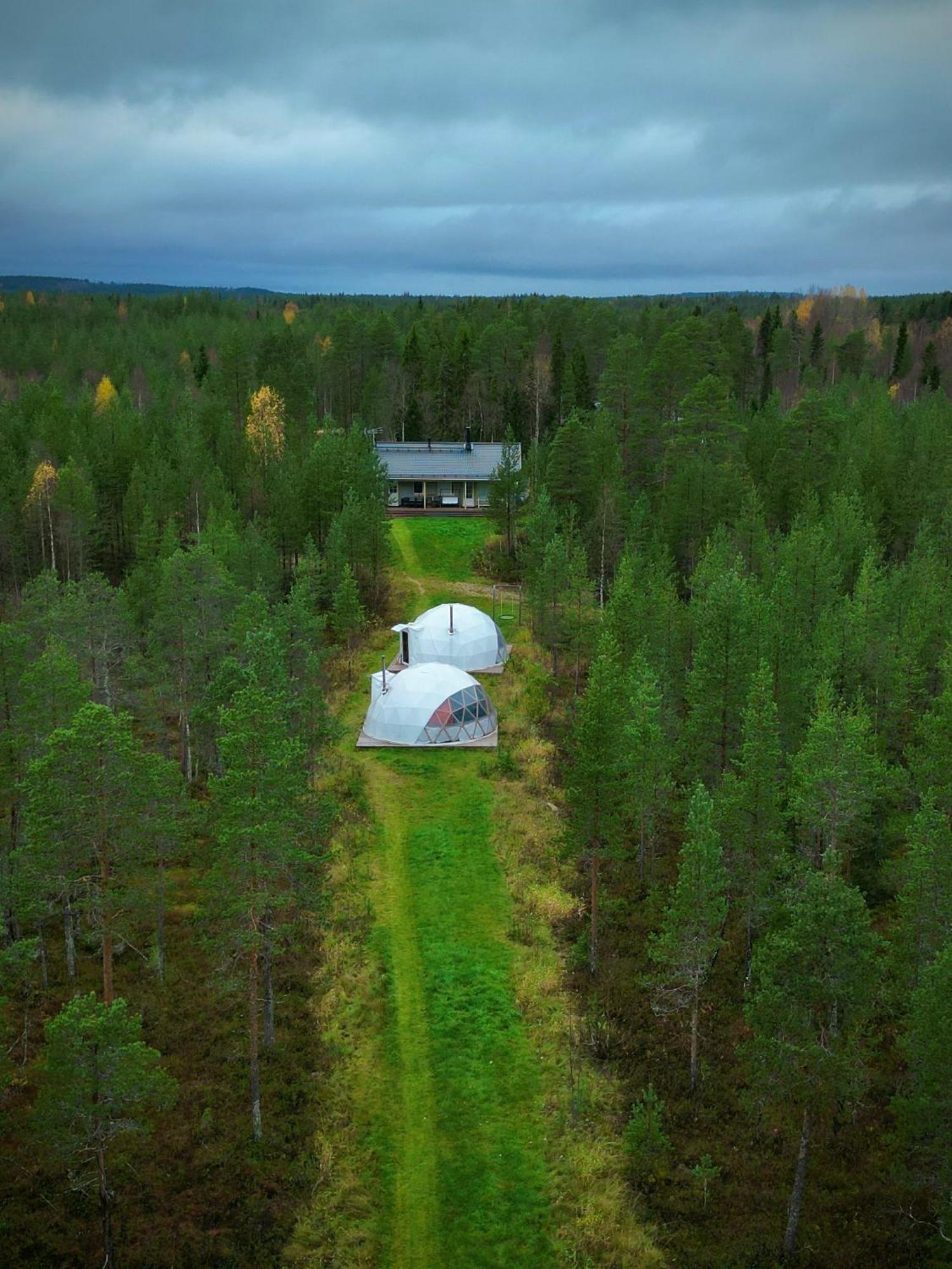 Luxury tent Aurora Igloo Fireplace-heated Tents In A Secret Forest With Private Jacuzzi And Shared Sauna Bathroom And Dog Friendly