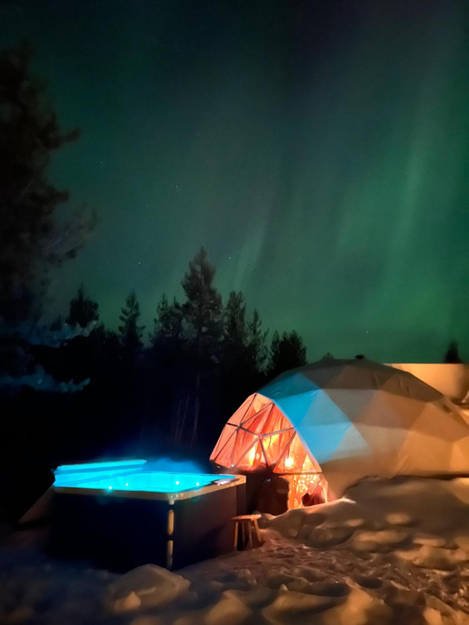 Aurora Igloo Fireplace-heated Tents In A Secret Forest With Private Jacuzzi And Shared Sauna Bathroom And Dog Friendly Luxury tent *
