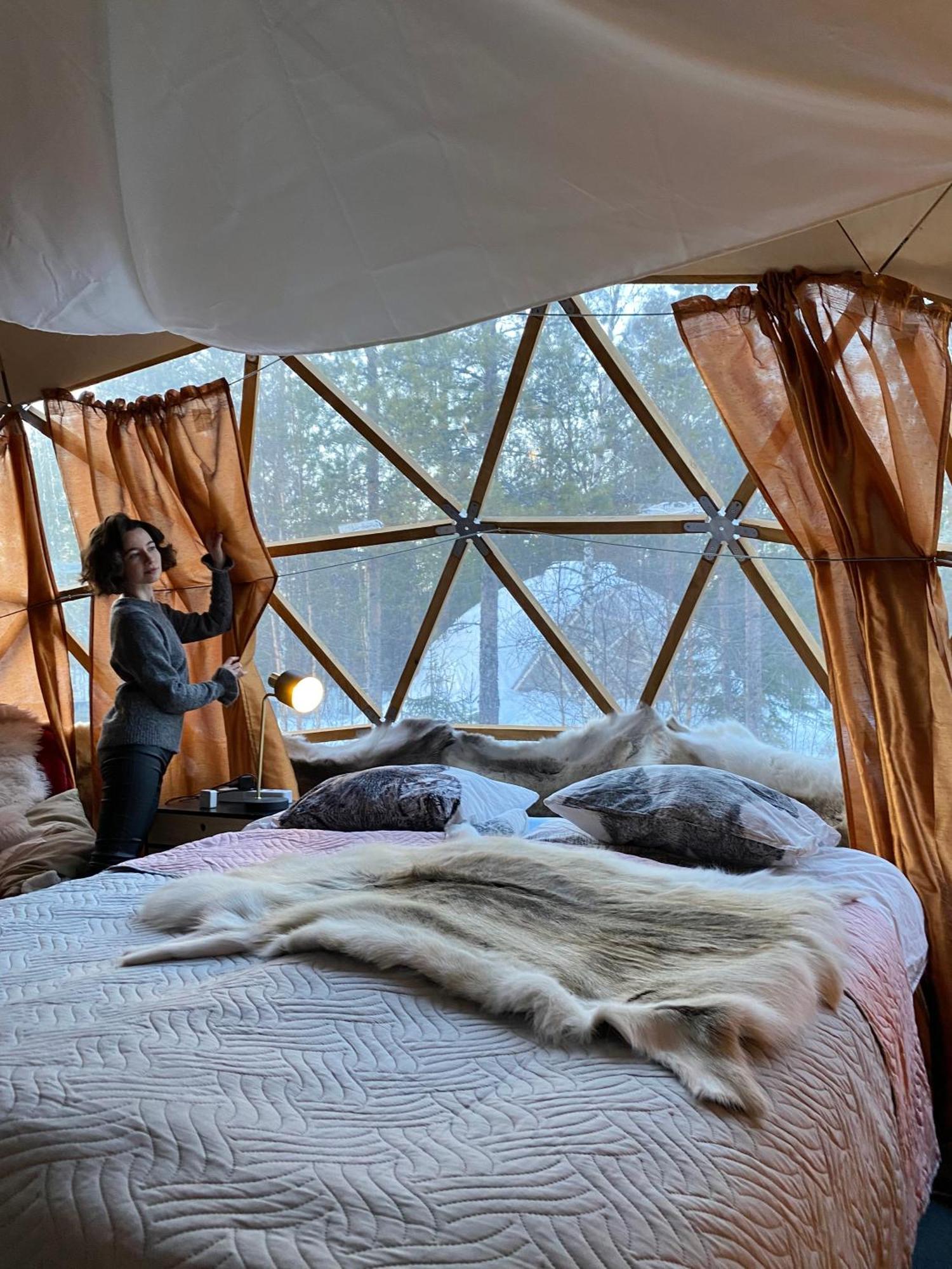 Luxury tent Aurora Igloo Fireplace-heated Tents In A Secret Forest With Private Jacuzzi And Shared Sauna Bathroom And Dog Friendly