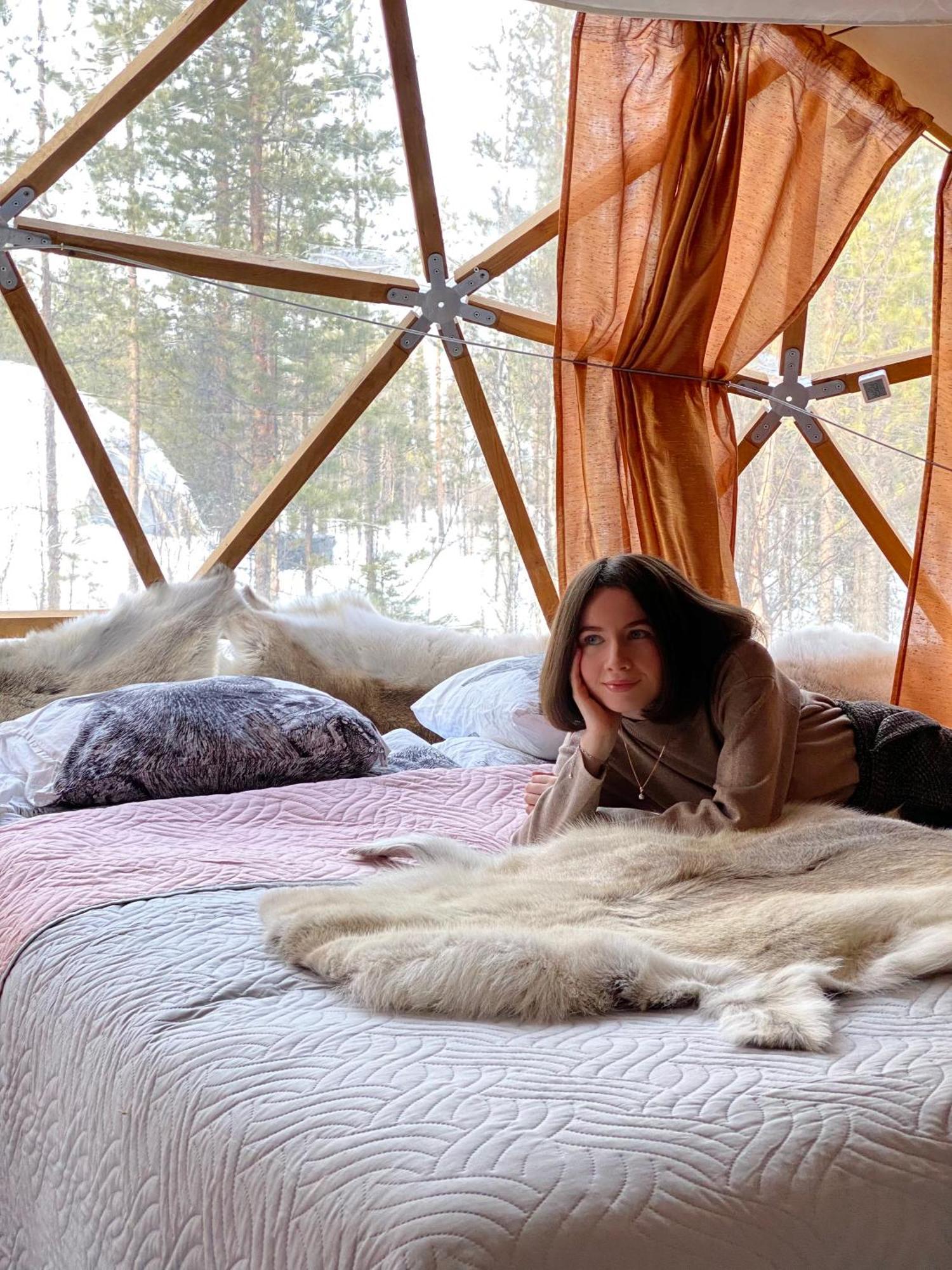 Aurora Igloo Fireplace-heated Tents In A Secret Forest With Private Jacuzzi And Shared Sauna Bathroom And Dog Friendly *